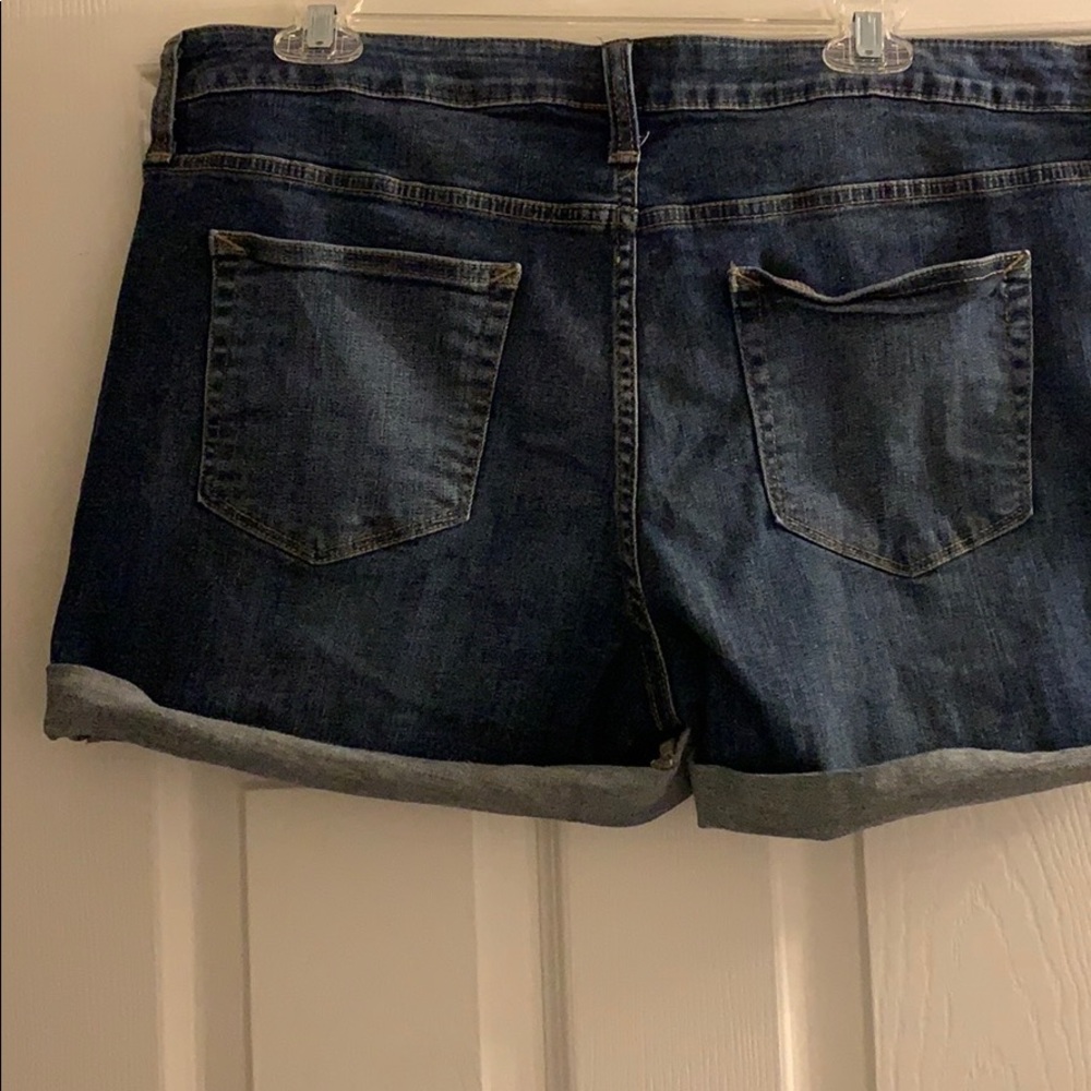 Shorts - Picture 2 of 3